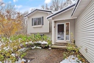 71 Hickory Grove Rd, Fulton, NY 13069