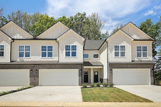 1032 Stagecoach Dr, White House, TN 37188