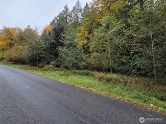 8721 Salty Dr NW, Olympia, WA 98502