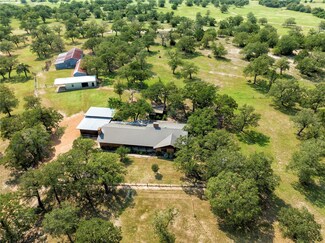2542 S Us Highway 77, Giddings, TX 78942