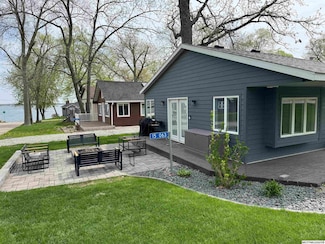 15063 Hill St, Clear Lake, IA 50428