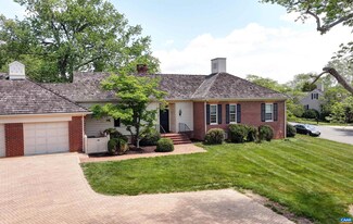 14 Ednam Village St, Charlottesville, VA 22903