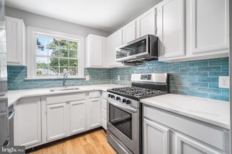 8 Whitemarsh Ct, Little Egg Harbor Township, NJ 08087
