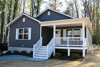 98 Woodbine Dr, Colonial Beach, VA 22443