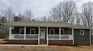 1008 Key Rd, Ararat, NC 27007