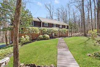 40 Gregory Ln, Warren, NJ 07059