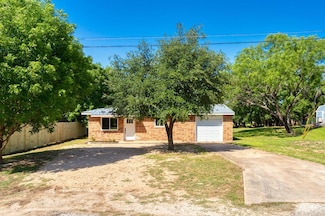 219 Oak Leaf St, Ingram, TX 78025