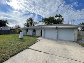 2310 Heather St, Highlands, TX 77562