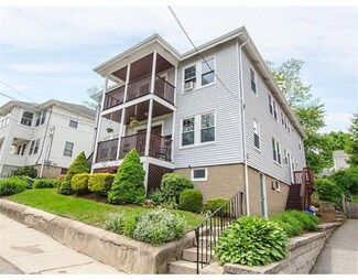 30 Sterling Rd Unit 4, Waltham, MA 02451
