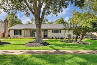 303 Bayou View Dr, El Lago, TX 77586