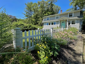 182 Oswegatchie Rd, Waterford, CT 06385