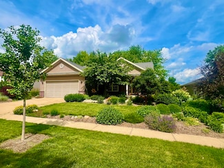 2402 Treeline Dr, Bloomington, IL 61704