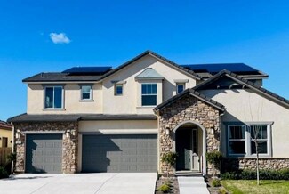 521 Vintage Ln, Clovis, CA 93619