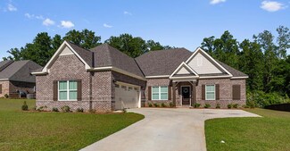 617 Charleston Mills Dr, Midland City, AL 36350
