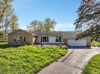 333 Eager Rd, Howell, MI 48843