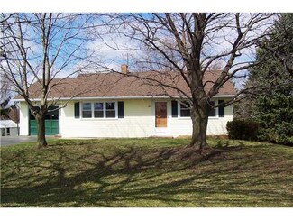 29 Keyes Rd, Honeoye Falls, NY 14472