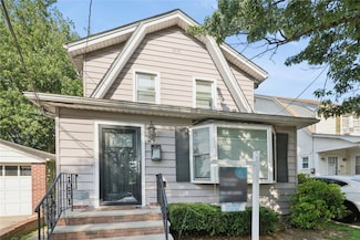 29 Brokaw Ave, Floral Park, NY 11001