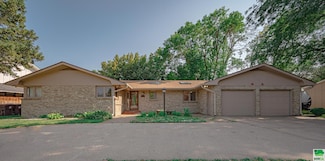 518 E 32nd St, South Sioux City, NE 68776