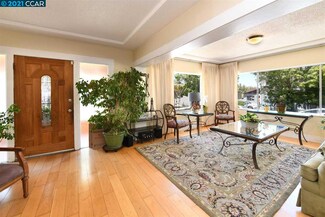 3021 Tremont St, Berkeley, CA 94703