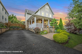 512 Center St, Dunmore, PA 18512