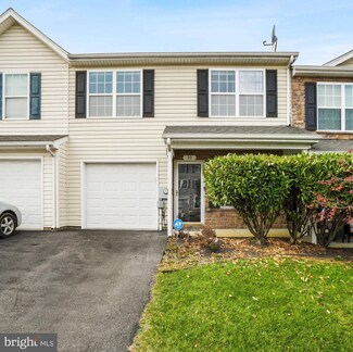 20 Fuzzy Tail Dr, Ranson, WV 25438