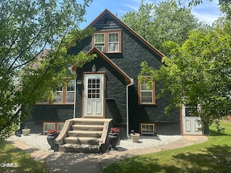 706 2nd Ave SE, Jamestown, ND 58401