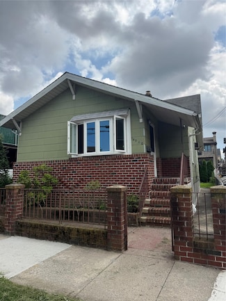 14960 17th Rd, Whitestone, NY 11357