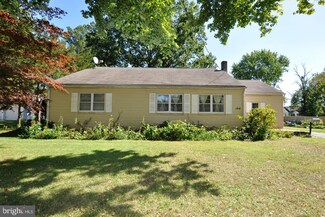 104 Moore St, Moorestown, NJ 08057