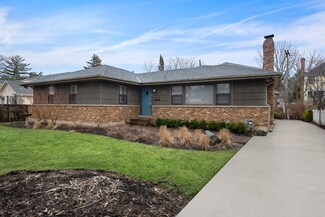 63 Harris Ave, Clarendon Hills, IL 60514