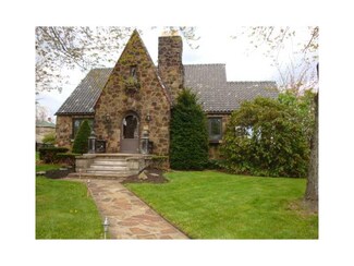 1184 Greentree Rd, Pittsburgh, PA 15220