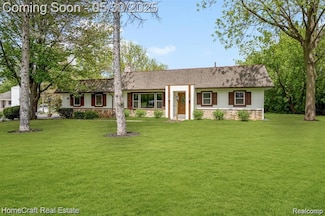 3930 Harris Ln, West Bloomfield, MI 48323