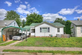 1418 Forest St, Carthage, MO 64836