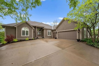 9617 Deer Run St, Lenexa, KS 66220