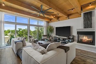 N52W35002 W Lake Dr Unit 302, Okauchee Lake, WI 53069