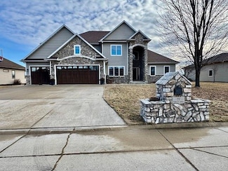 21 Venetian Dr, Clear Lake, IA 50428