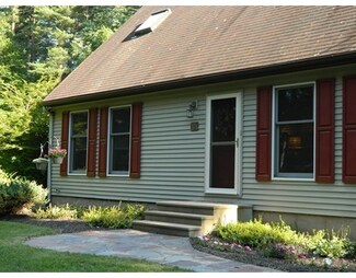 374 Batchelor St, Granby, MA 01033