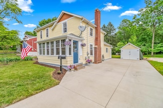 65 Salem St, Hillsdale, MI 49242