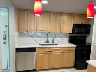 120 Lakeview Dr Unit 210, Weston, FL 33326