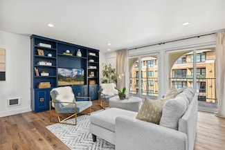 10129 Main St Unit 405, Bellevue, WA 98004