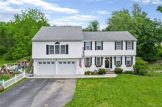 60 Spinnaker Ln, Warwick, RI 02886