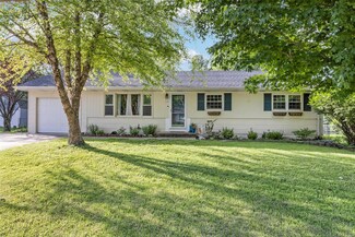 16 Faye Ave, Saint Charles, MO 63301