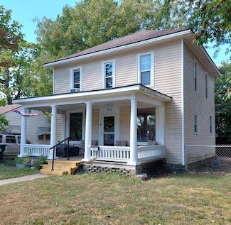 703 S Jefferson Ave, Aurora, MO 65605