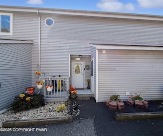 274 Nittany Ct, Mount Pocono, PA 18344