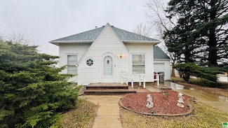 326 E Maple St, Lawton, IA 51030