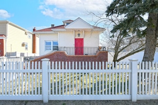 67 Newport Rd, Island Park, NY 11558