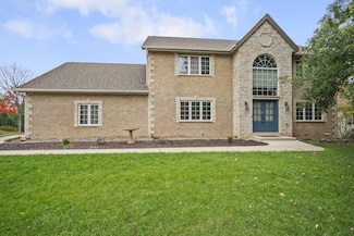 N54W16164 Westwind Dr, Menomonee Falls, WI 53051