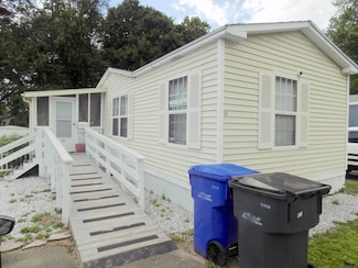 61 Elm St, East Windsor, CT 06088