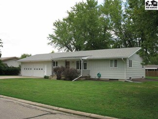 110 Chestnut St, Moundridge, KS 67107