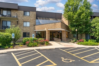 5550 Astor Ln Unit 214, Rolling Meadows, IL 60008