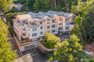 7549 SE 29th St Unit 305, Mercer Island, WA 98040